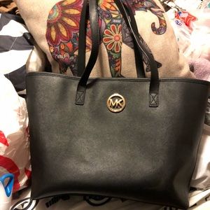 Black Micheal Kors Jet Set Tote!
